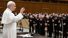 Laut Papst leidet unter dem KI-Einsatz das Gehirn.