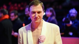 Schock für Lars Eidinger: Bei einer Theateraufführung rutschte dem Schauspieler sein ...