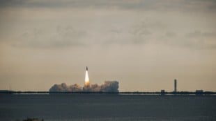 stock.adobe.com null Gleich mehrere Milliardäre wollen den Weltraum kolonisieren. Allerdings setzt die Physik klare ...