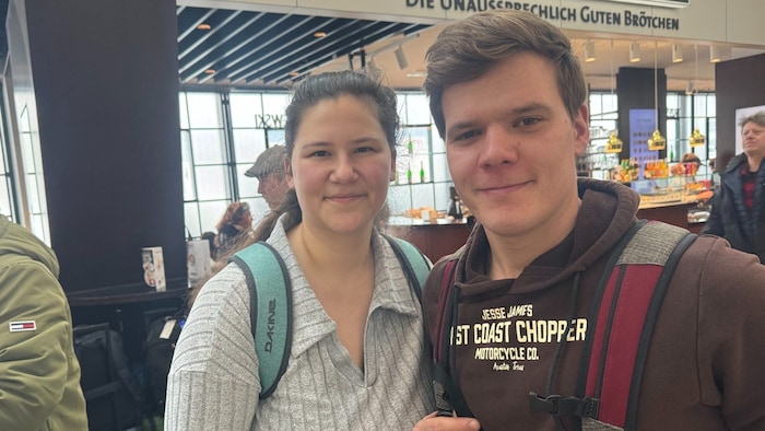 Seit vier Uhr früh sind Bernd und Nina unterwegs – zu Mittag stehen sie in der Schlange zum ...