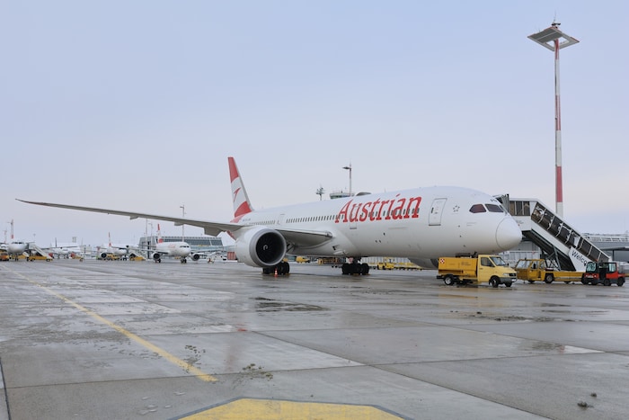 Der Dreamliner der Austrian Airlines mit 294 Sitzplätzen landete am Freitag aus New York in ...