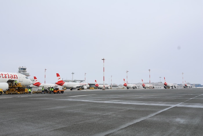 Ein ungewöhnliches Bild am Vorfeld des Linzer Flughafens.