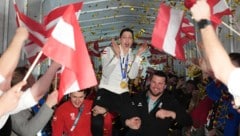 Janine Flock wird zusammen mit Alessandro Hämmerle die große Ehre zuteil. 