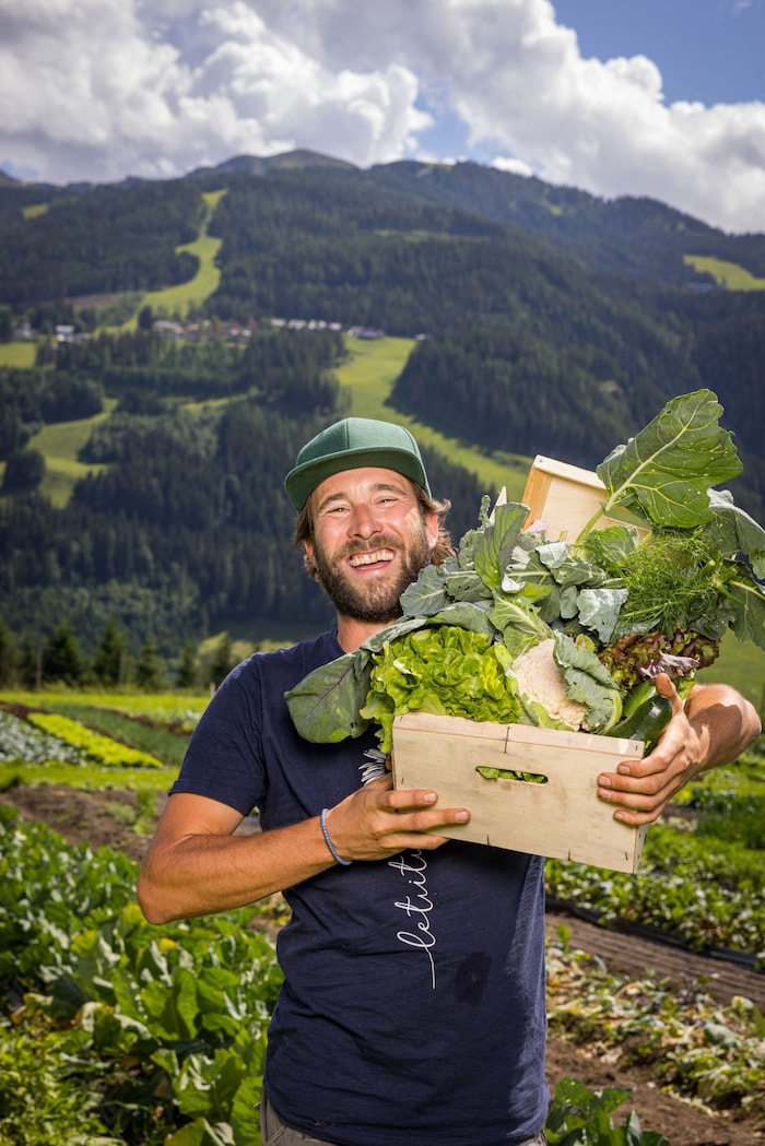 Da hat einer gut lachen: Der Garten auf hoher Höh von Michael Windberger gedeiht prächtig und ...