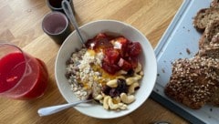 Statt Krapfen und Croissant frühstücke ich mit Haferporridge.