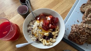 Statt Krapfen und Croissant frühstücke ich mit Haferporridge.