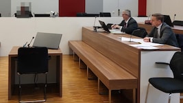 Schuld war der Schnee: Die Angeklagten ließen Frau Rat und die Anwälte am Landesgericht ...