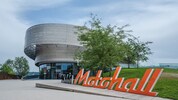 2019 öffnete die Motohall, vom Unternehmen selbst als „KTM Museum“ deklariert, ihre Pforten. Sie ...