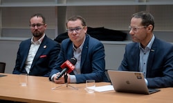 Patientenanwalt Michael Prunbauer (Mitte) mit Notruf NÖ-Chef Christian Fohringer (rechts) beim ...
