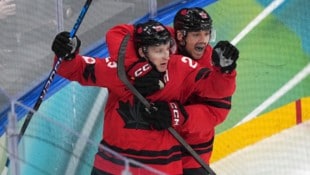 Nathan MacKinnon (l.) erzielte den Siegtreffer.