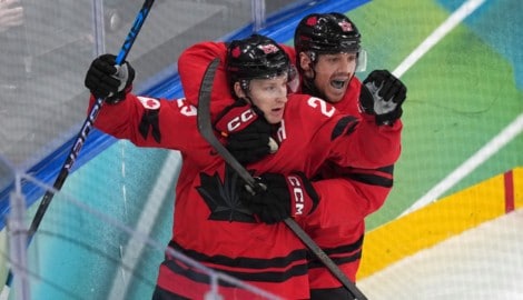 Nathan MacKinnon (l.) erzielte den Siegtreffer.