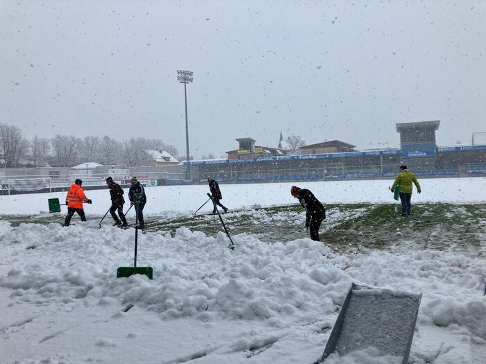 Der Rasen glich einer Loipe.