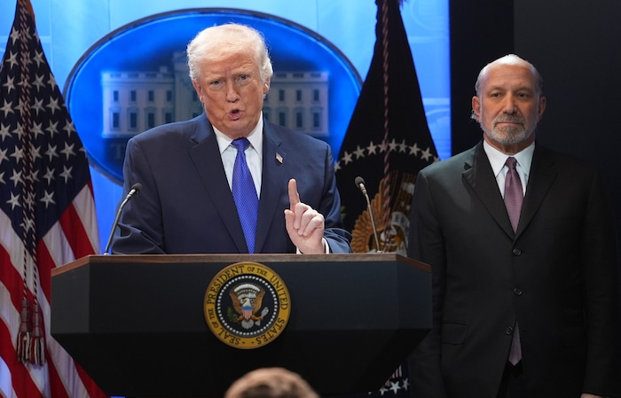 „Ich schäme mich für bestimmte Mitglieder des Gerichts – absolut beschämt“, so Trump in einer ...