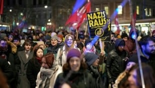 Der Akademikerball in der Wiener Hofburg hat auch heuer wieder für Proteste in der Innenstadt ...