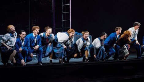 Das ganz junge Ensemble lässt in „Spring Awakening“ die großen Emotionen des Erwachsenwerdens ...