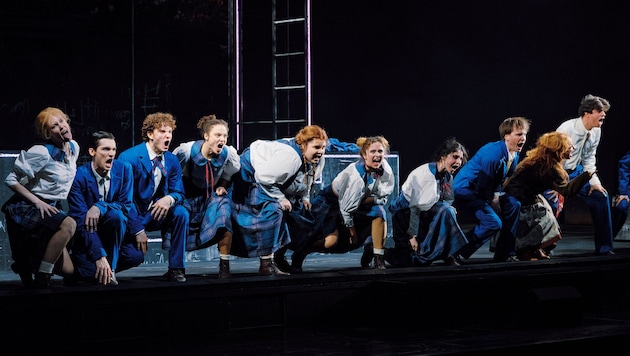 Das ganz junge Ensemble lässt in „Spring Awakening“ die großen Emotionen des Erwachsenwerdens ...
