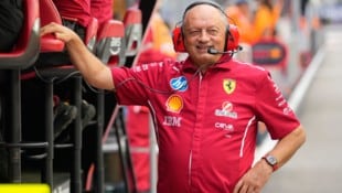 Ferrari-Teamchef Fred Vasseur hat nach den Tests in Bahrain leicht lachen.