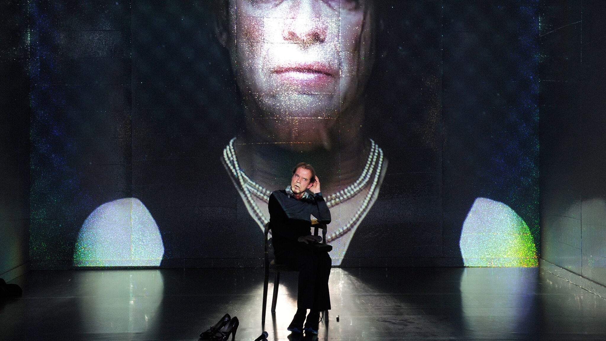 Theater Phönix - Felix Römer: Eine Orgie in Brösel und Ei | krone.at