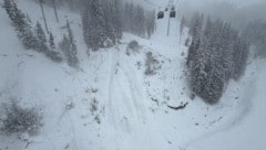 Direkt unterhalb der Bahntrasse ging die Lawine in Serfaus ab.