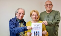 Friedrich Hinterberger (v. l.), Waltraud Wagner-Müller und Robert Müller starteten eine ...