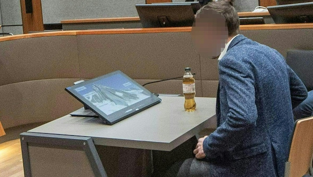Thomas P. (36) beim Prozess am 19. Februar im Innsbrucker Landesgericht. Auch für ihn heißt es ...