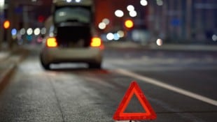 Der 25-Jährige konnte nicht mehr abbremsen, er rammte das Fahrzeug der Frau (Symbolbild).