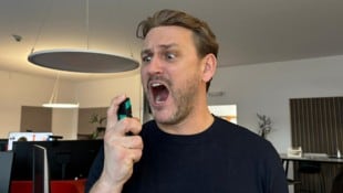 Das Nikotin-Spray soll mein Verlangen nach der Tschick lindern. Ja – tut es – aber mit dem ...