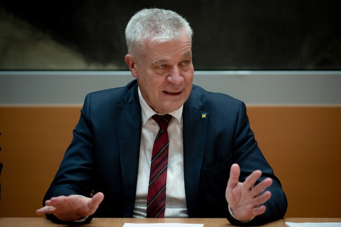 Landesrat Anton Kasser reagiert scharf auf Angriffe.