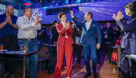 Marlene Svazek und Parteichef Herbert Kickl schritten in Zell am See beim Landesparteitag der ...