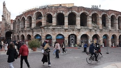 In der Arena di Verona wird heute das olympische Feuer gelöscht.