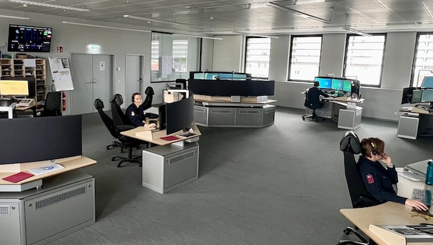 Das Hauptquartier der Landesleitzentrale in Klagenfurt. Im Schnitt gehen hier alle zwei Minuten ...
