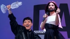 Die ESC-Gewinner JJ (links) und Conchita Wurst (rechts) haben einen gemeinsamen Podcast ins ...