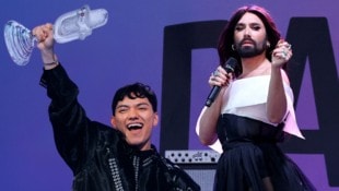 Die ESC-Gewinner JJ (links) und Conchita Wurst (rechts) haben einen gemeinsamen Podcast ins ...