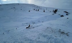 Hier im freien Skiraum ging das etwa 200 mal 200 Meter große Schneebrett ab.
