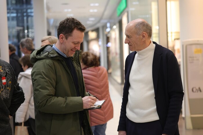 Franz Tost (r.) im Gespräch mit der „Krone“