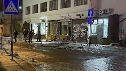 Als die Einsatzkräfte vor Ort waren, kam es zu weiteren Explosionen.