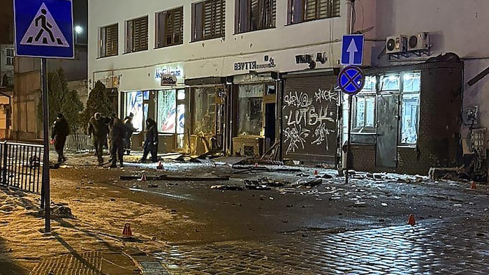 Als die Einsatzkräfte vor Ort waren, kam es zu weiteren Explosionen.