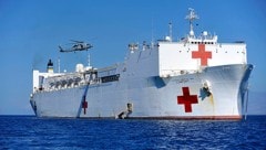 Die USA haben zwei Lazarettschiffe, eines davon ist die USNS Comfort (hier auf einem Archivbild ...