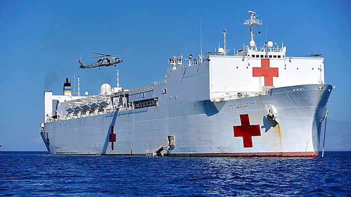 Die USA haben zwei Lazarettschiffe, eines davon ist die USNS Comfort (hier auf einem Archivbild ...