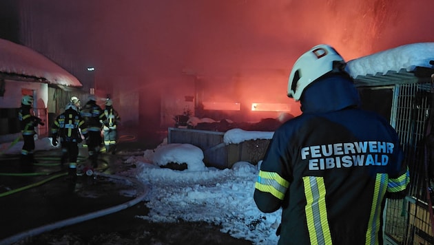 Nach über einer Stunde war der Brand unter Kontrolle.