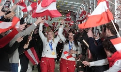 Ariane Rädler (l.) und Kathi Huber holten in der Teamkombi Gold.