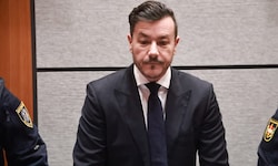 Der Finanzjongleur muss sich immer mehr Vorwürfen stellen.