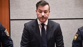 Der Finanzjongleur muss sich immer mehr Vorwürfen stellen.