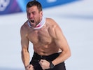 Ein fast schon ikonisches Bild: Benjamin Karl jubelt in Südtirol über Olympia-Gold. Und er hat ...