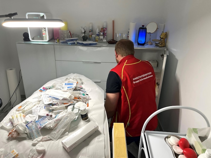 Sichergestellte Spritzen und Präparate in einer Wohnung – oft schlecht gelagert.