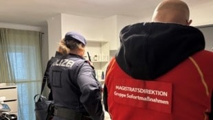 Gruppe Sofortmaßnahmen und Polizei hoben schon mehrere Kliniken aus.