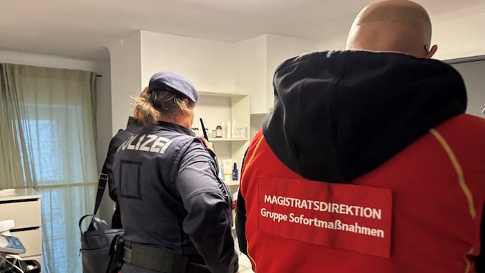 Gruppe Sofortmaßnahmen und Polizei hoben schon mehrere Kliniken aus.