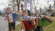 Junge Talente auf der Steirischen: Paul (links), Anna (rechts) und die Raner Buabm.