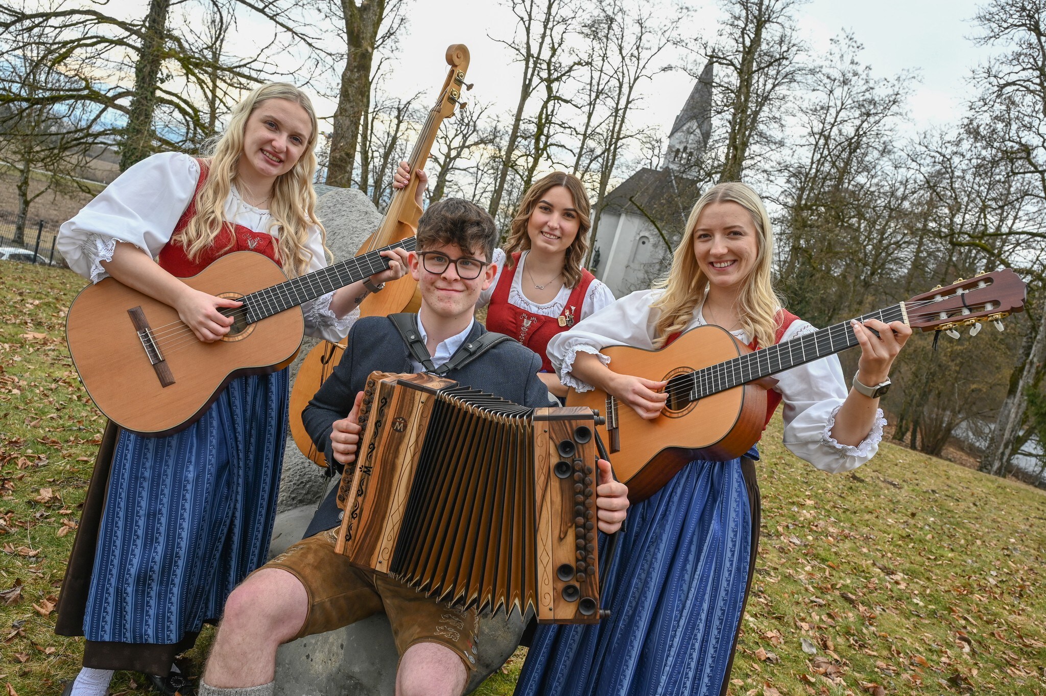 Die Rennweger Saitnklauber und Solist Simon Blaikner (Mitte): Bewertung Gut!