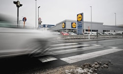 Am Samstag wurde in Enns auf diesem Schutzweg eine Frau umgefahren, der Autolenker fuhr einfach ...